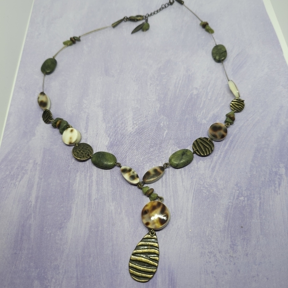 Coldwater Creek Spotted Shell Necklace - Picture 2 of 8